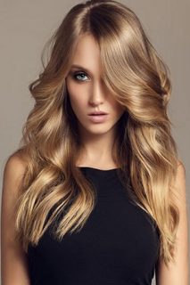 Natural-Looking Hair Colour Trend